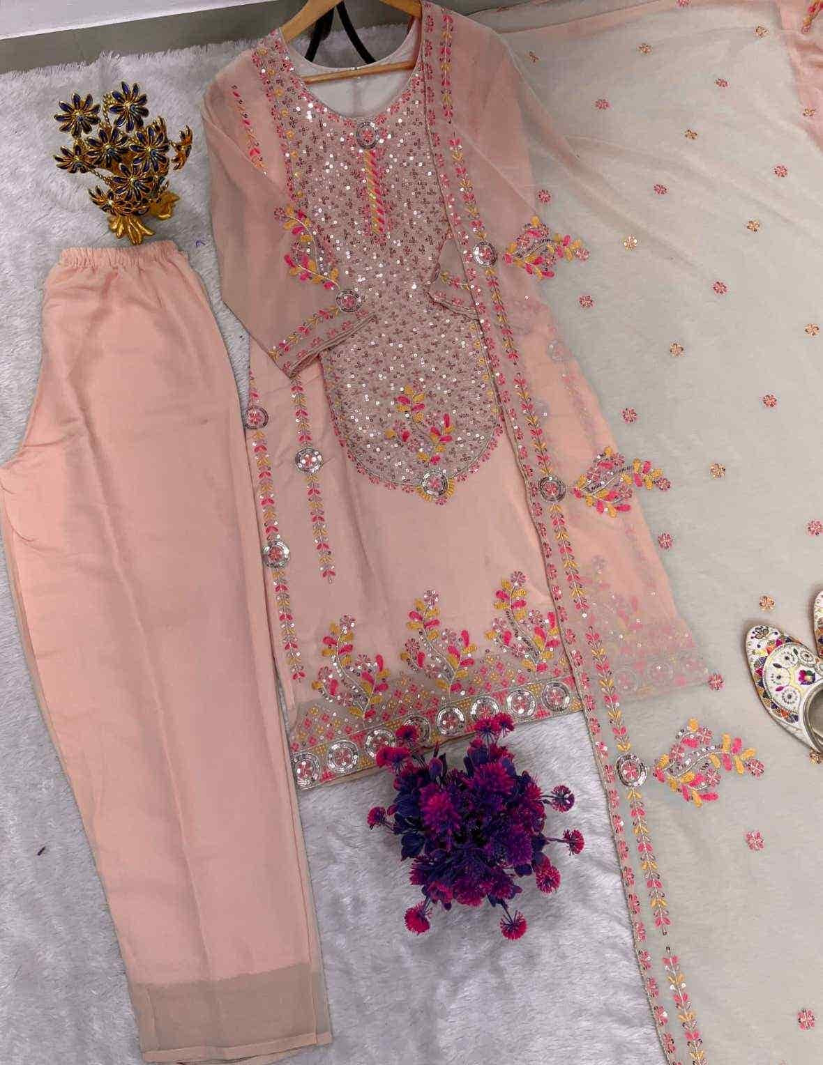 Embroidery kurti set