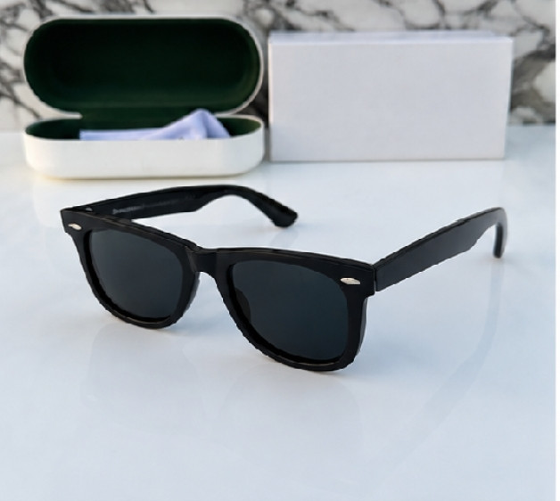BLACK WAYFARER SUNGLASS