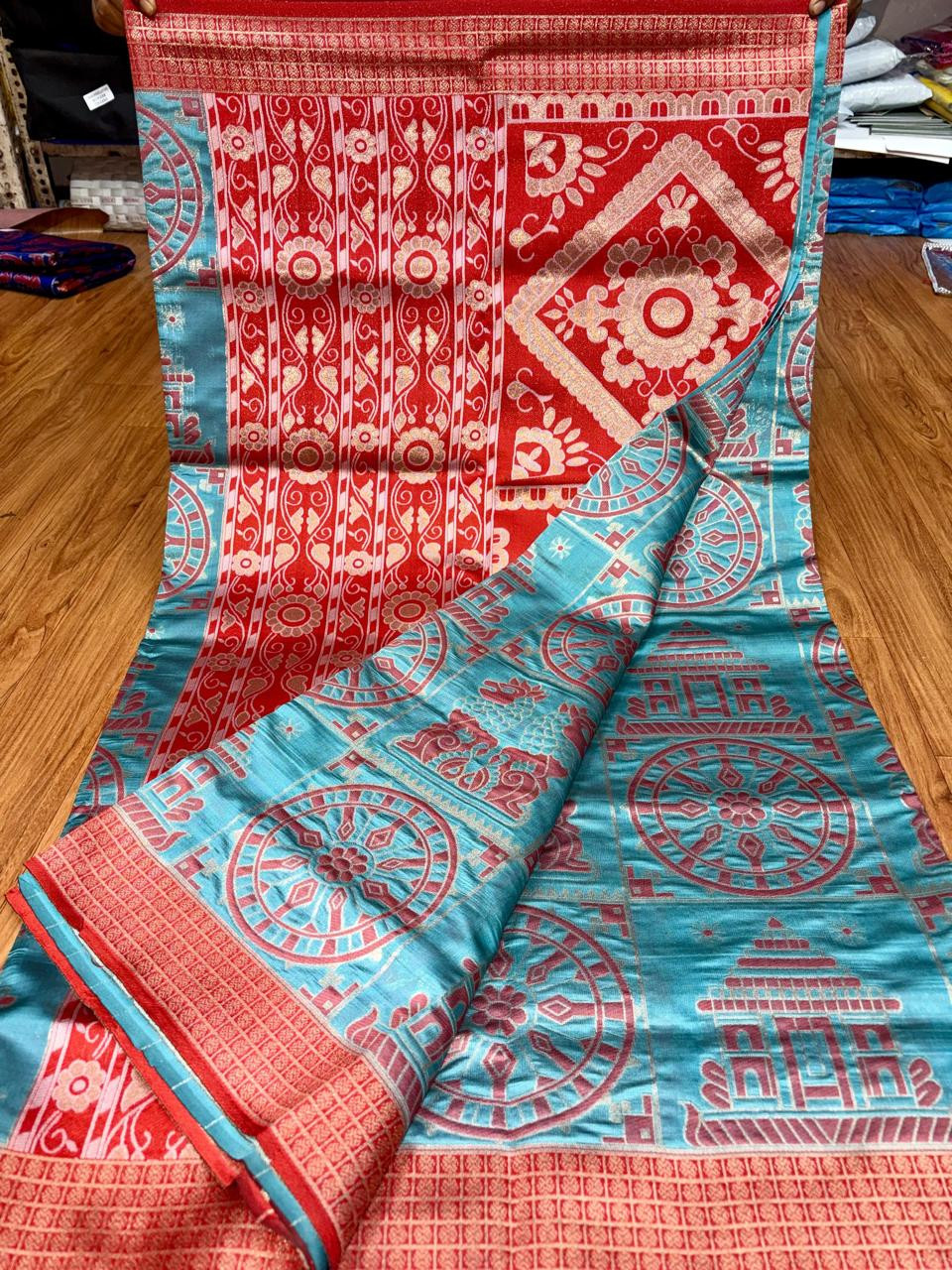 Soft silk saree with contrast blouse piece